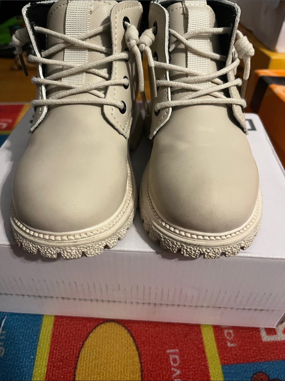 Stylish boots - Picture 2 of 9